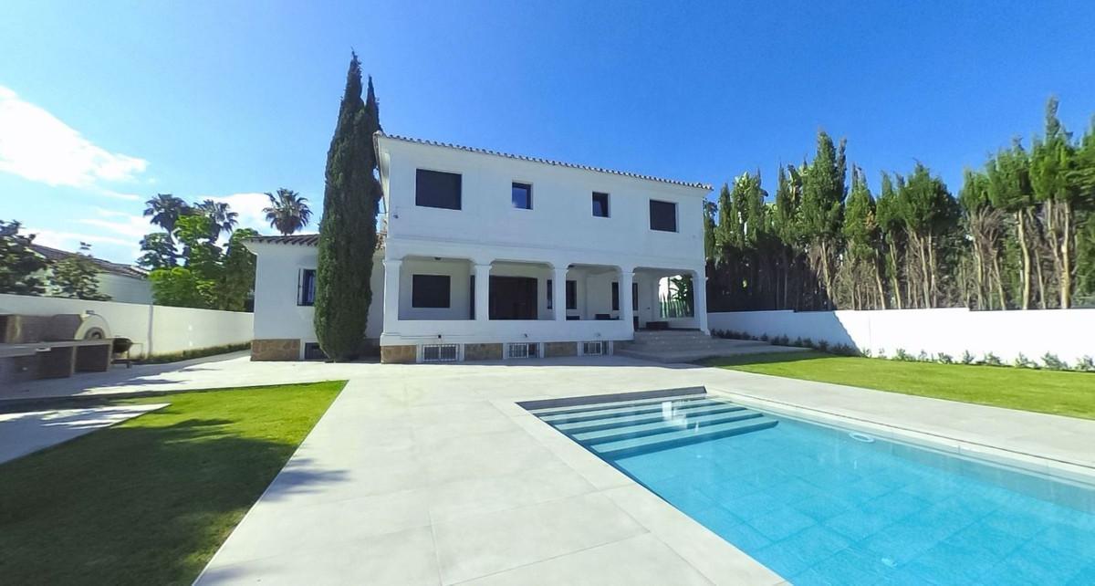 Villa Detached in Nueva Andalucía