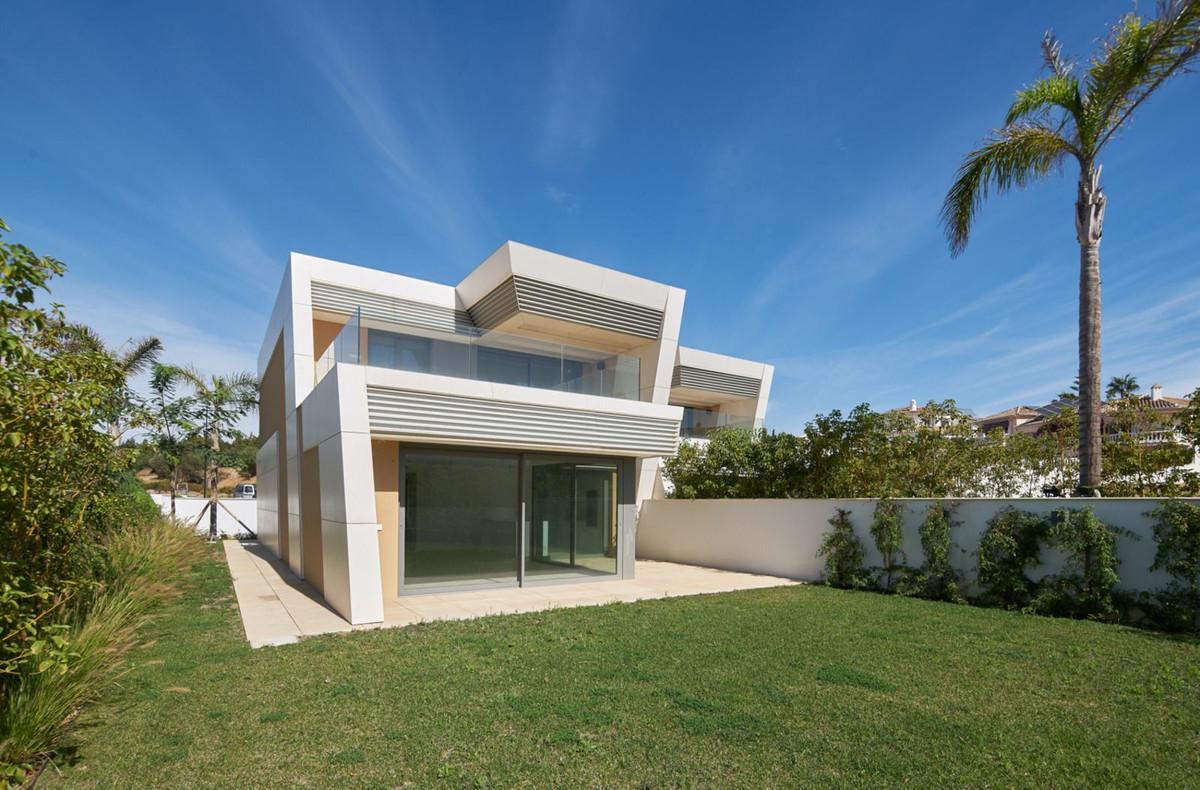 Villa Semi Detached in El Chaparral