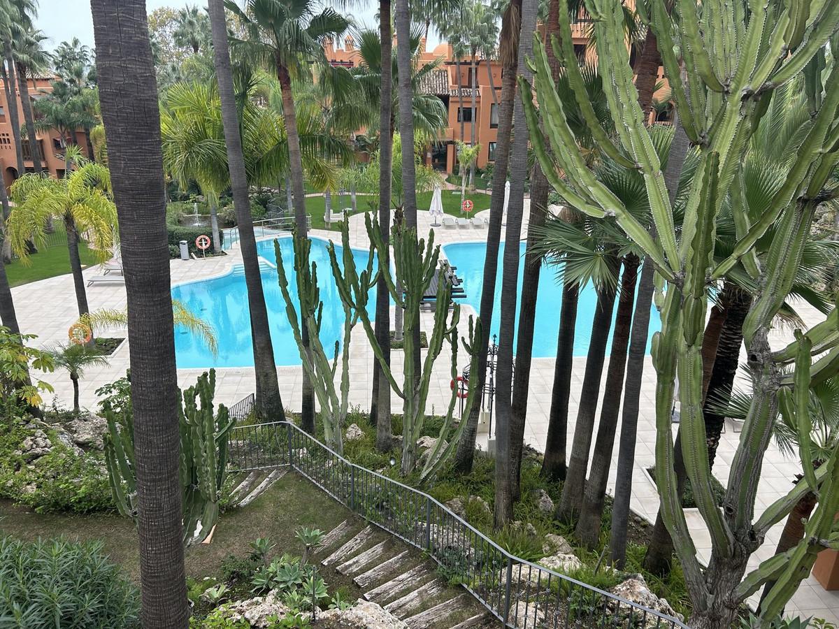 Apartment Middle Floor in Puerto Banús