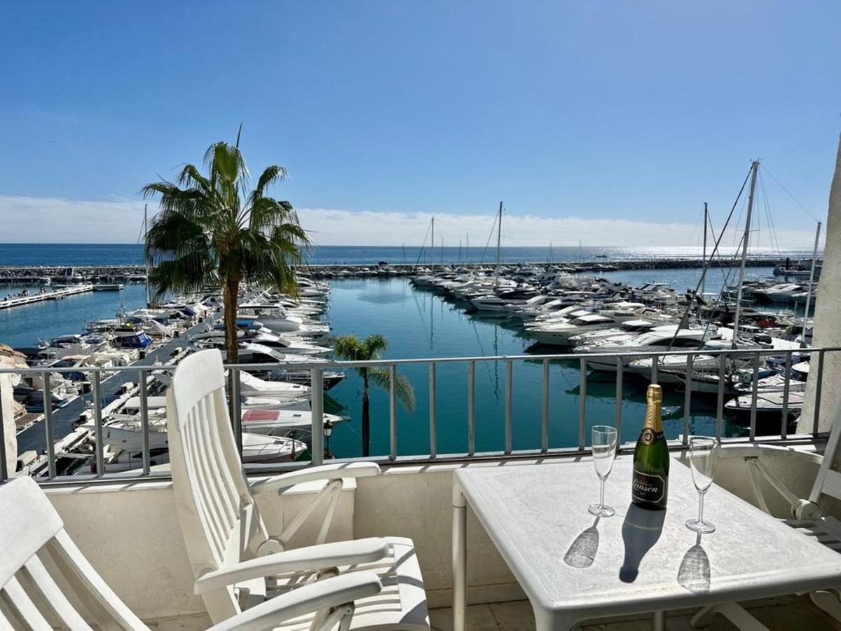 Apartment Penthouse in Puerto Banús