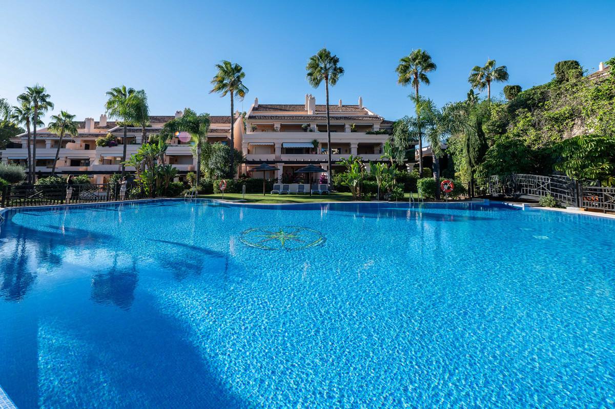 Apartment Penthouse in Nueva Andalucía