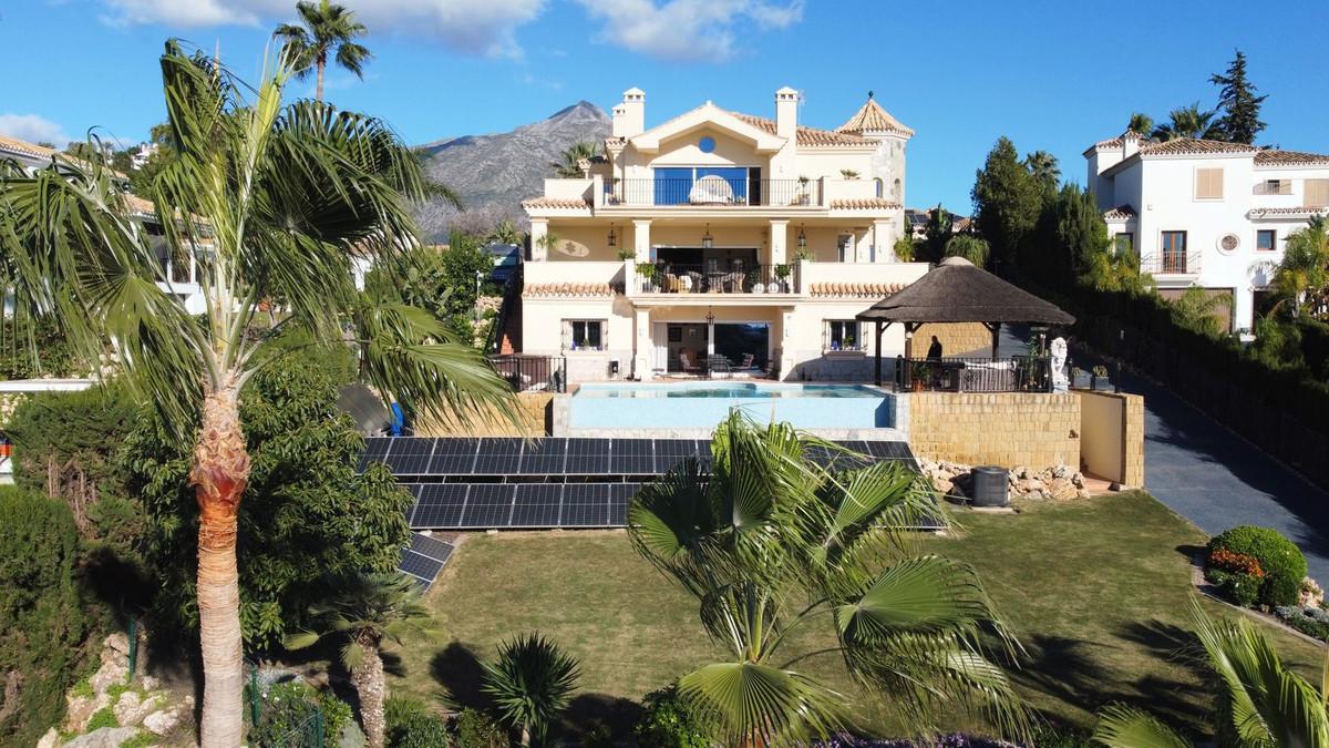 Villa Detached in Nueva Andalucía