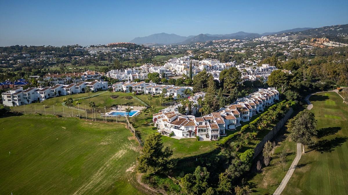 Apartment Penthouse in Nueva Andalucía