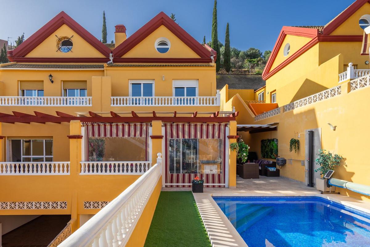 Villa Semi Detached in Torrequebrada