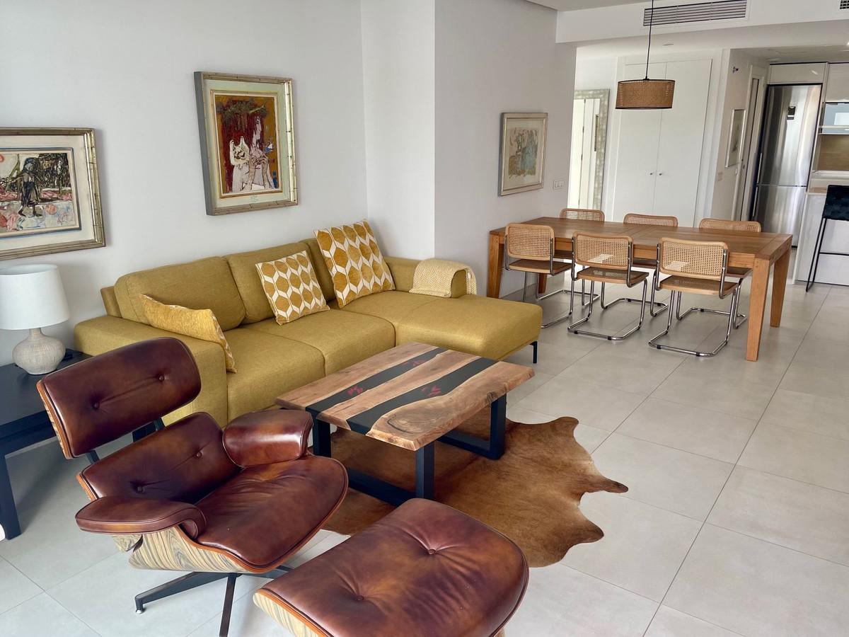 Apartment Middle Floor in Altos de los Monteros