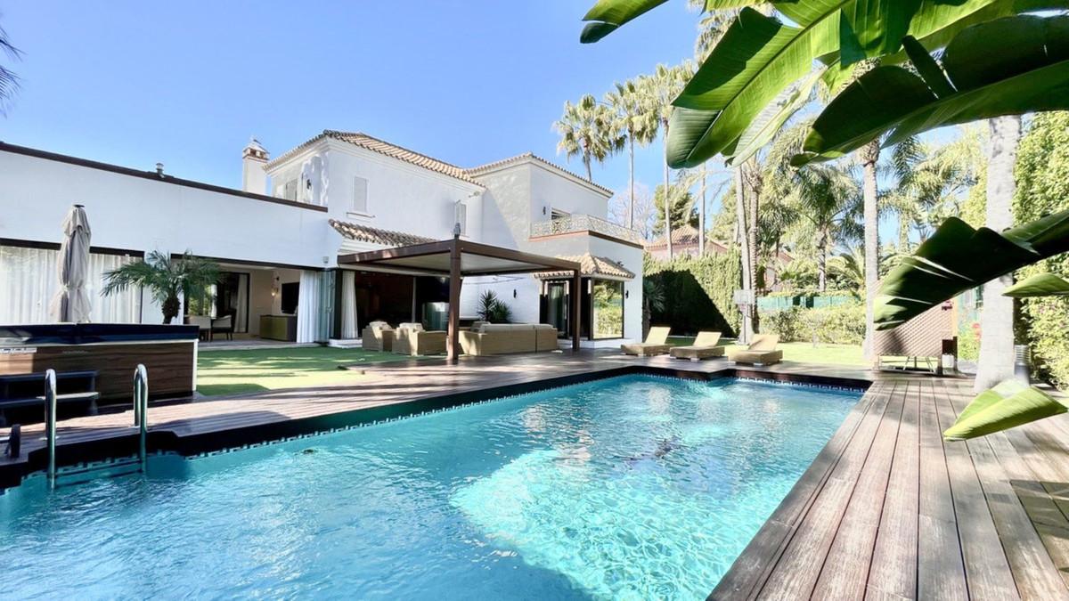 Villa Detached in Puerto Banús