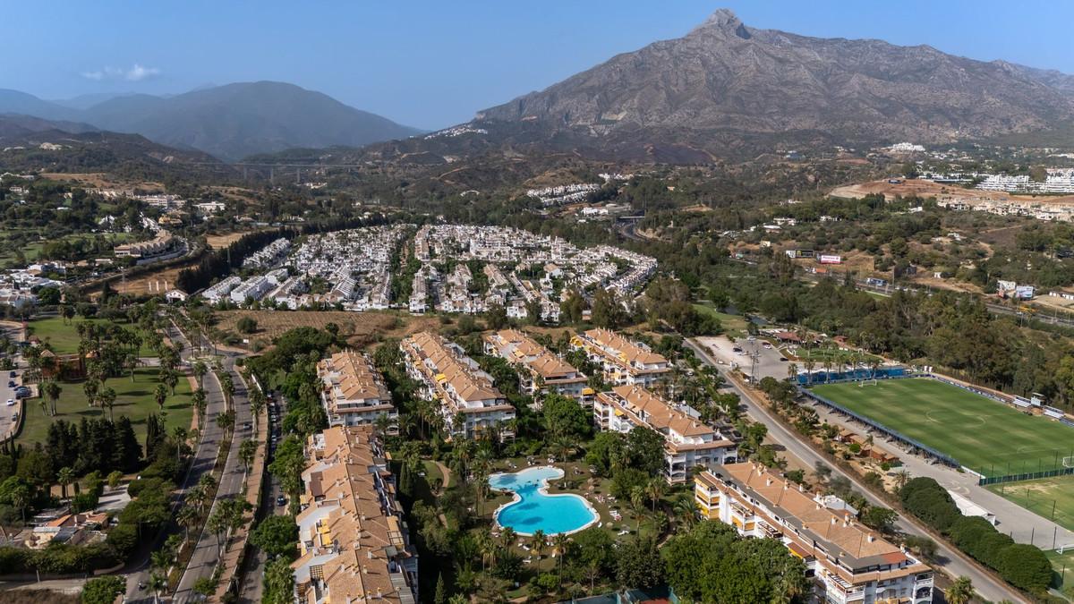 Apartment Penthouse in Nueva Andalucía