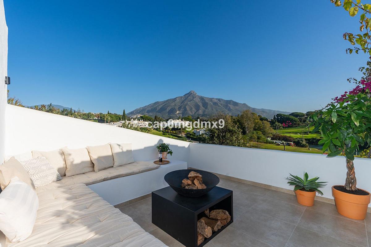 Apartment Penthouse in Nueva Andalucía