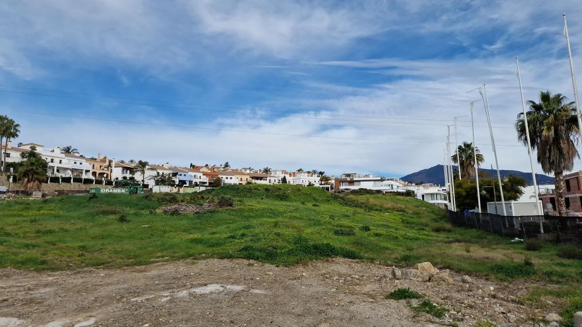 Plot Residential in Estepona