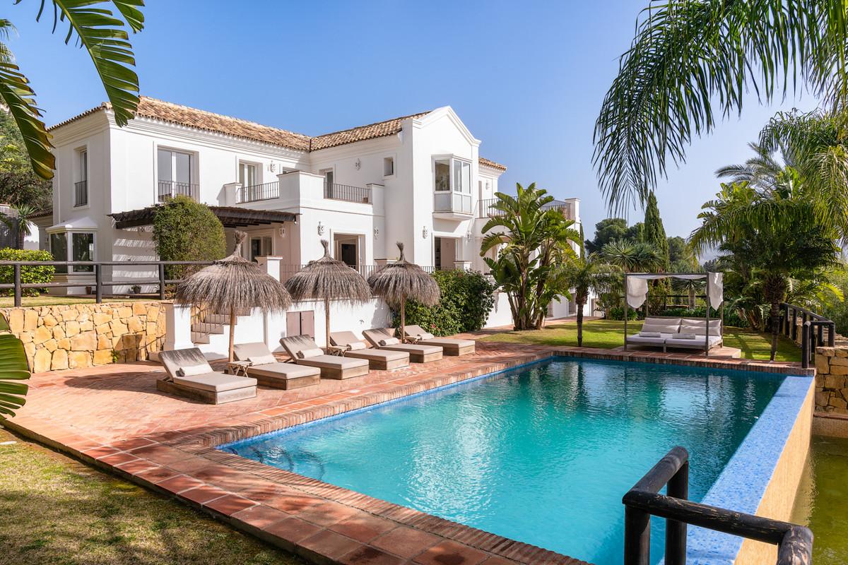 Villa Detached in Altos de los Monteros