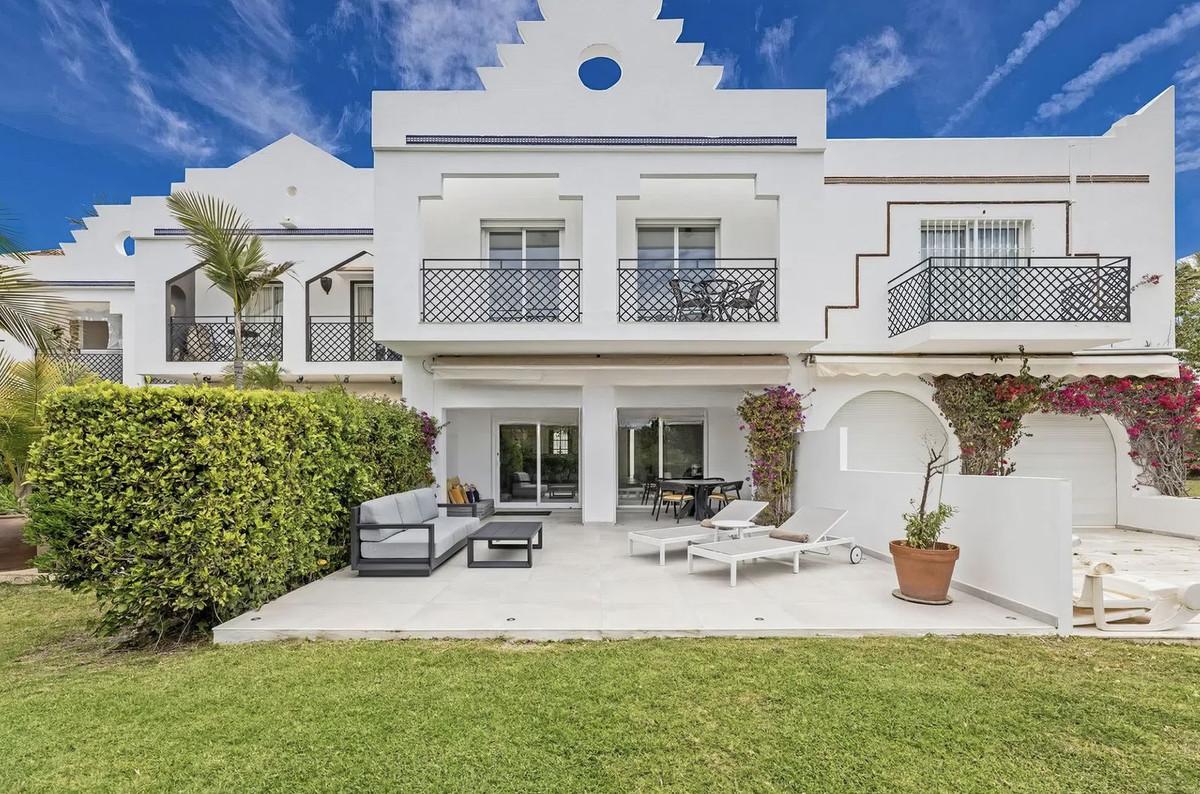 Townhouse Terraced in Nueva Andalucía