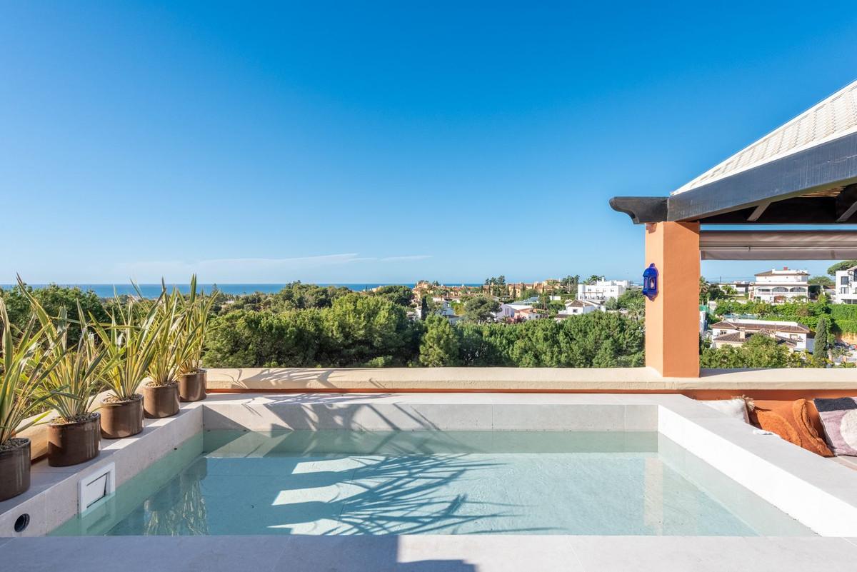 Apartment Penthouse in Nueva Andalucía