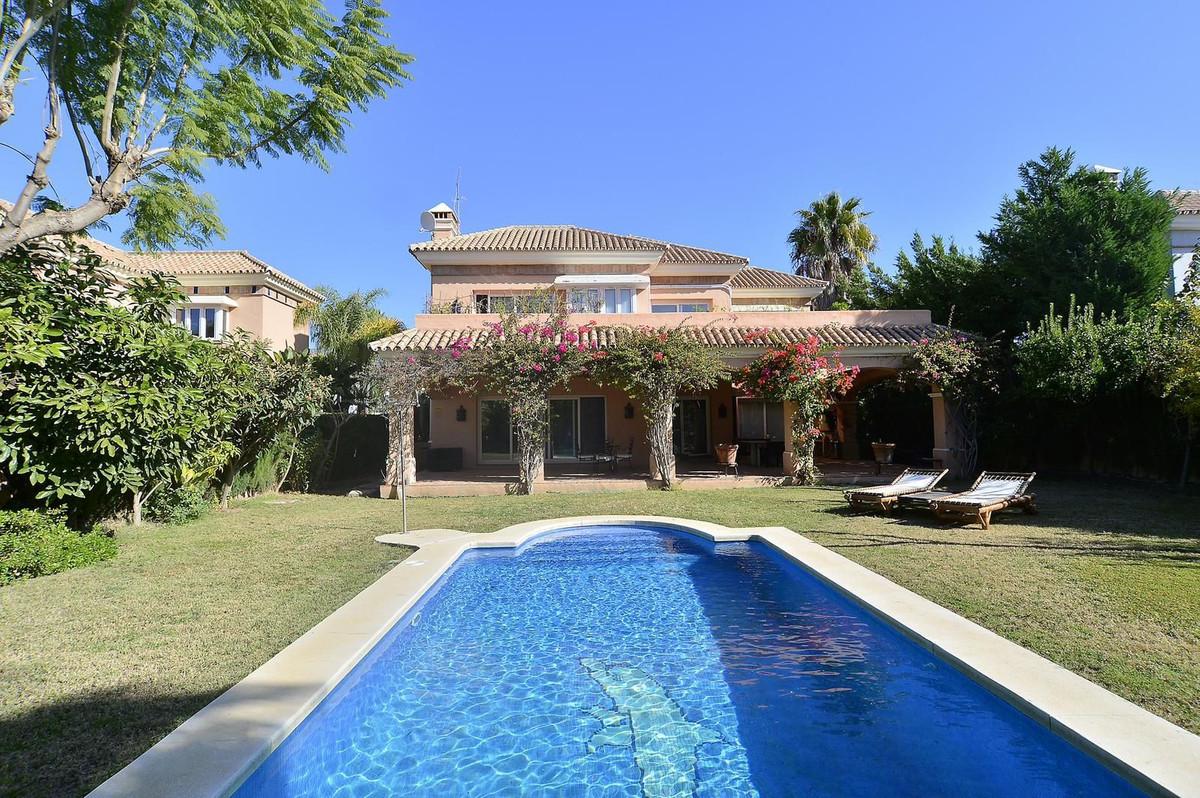 Villa Detached in Nueva Andalucía