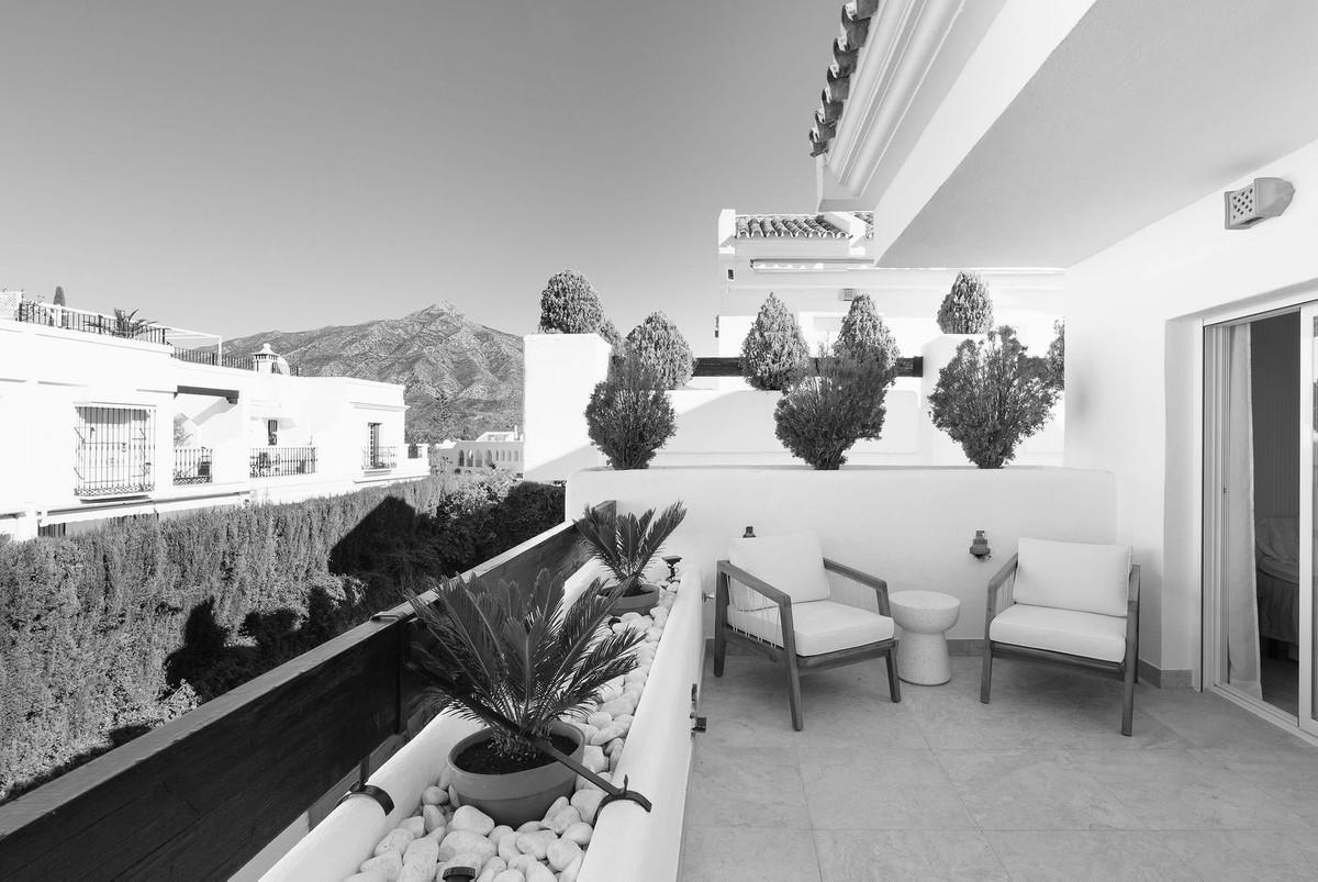 Apartment Penthouse in Nueva Andalucía