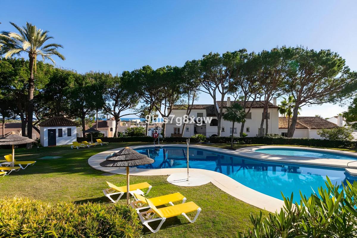 Townhouse Terraced in El Paraiso