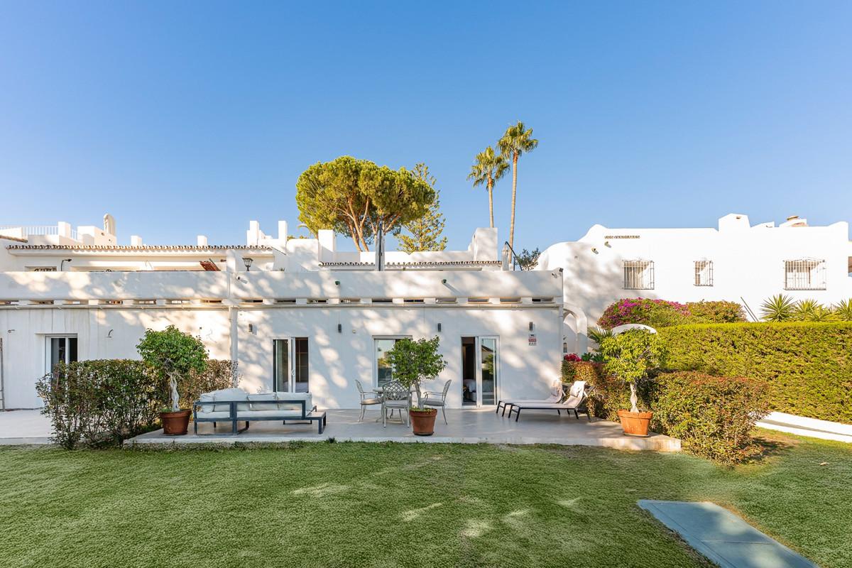 Townhouse Terraced in Nueva Andalucía