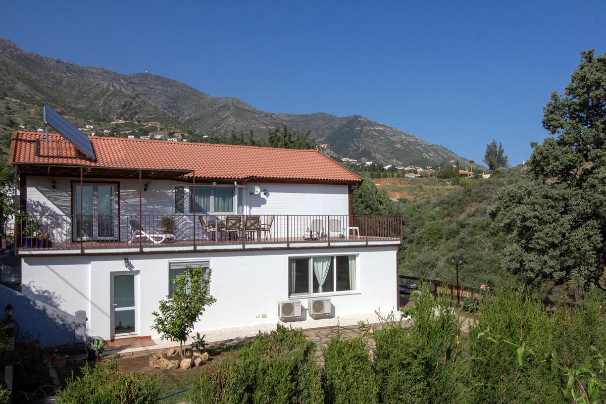 Villa Detached in Valtocado