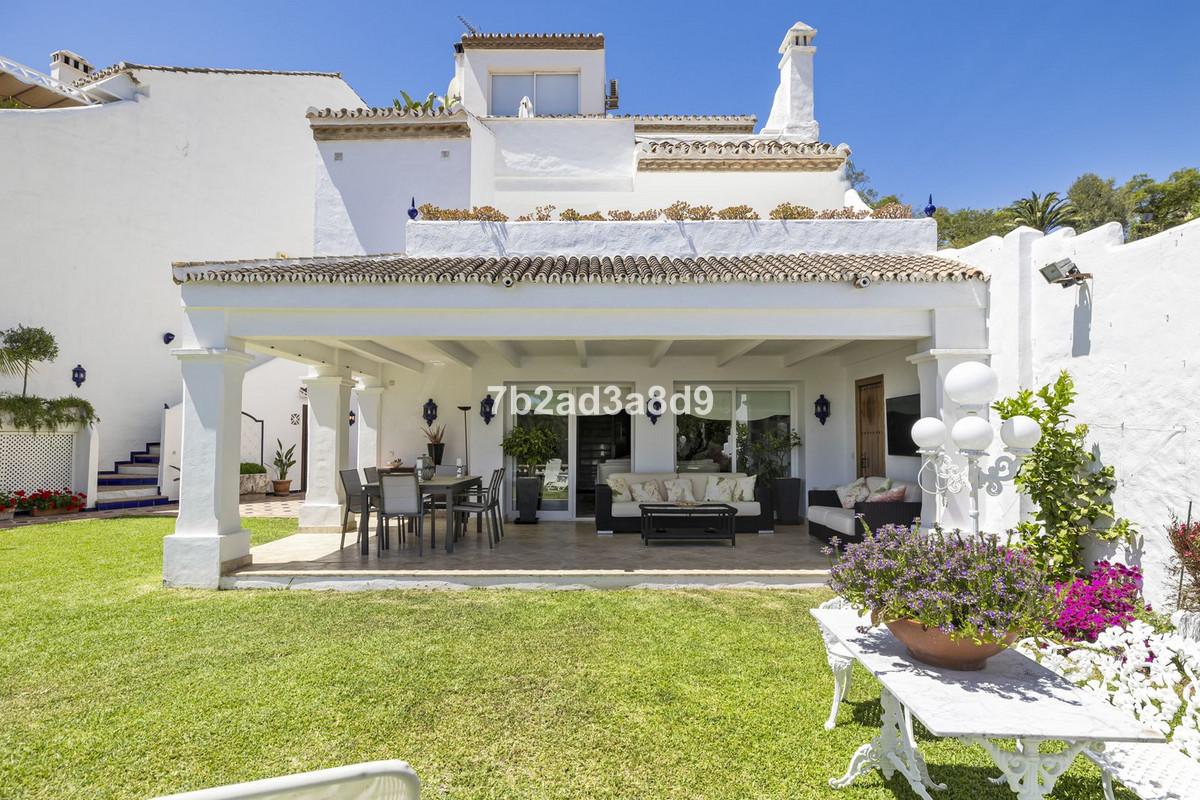 Townhouse Terraced in Nueva Andalucía