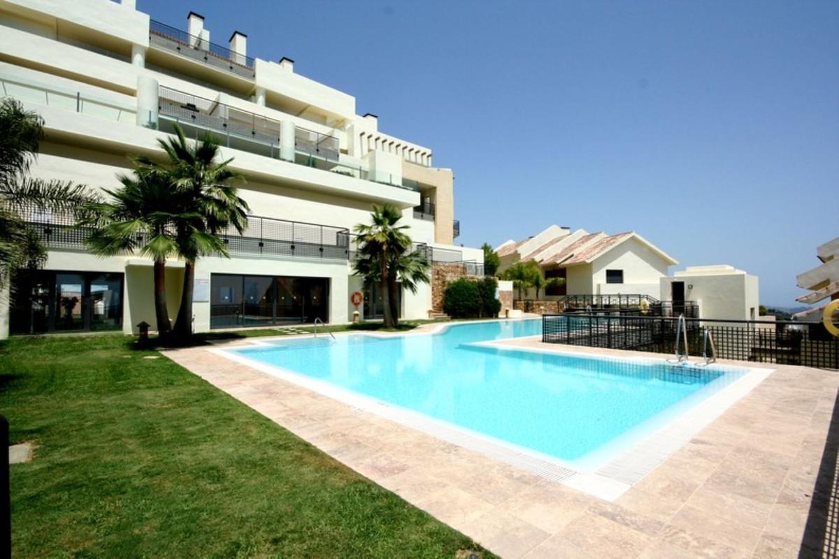 Apartment Middle Floor in Altos de los Monteros