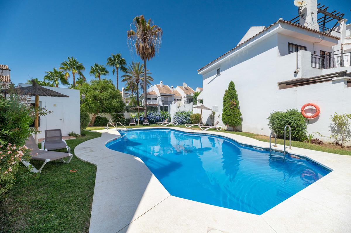 Townhouse Terraced in Nueva Andalucía