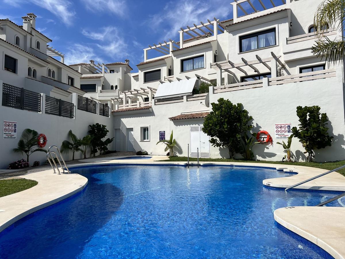 Townhouse Terraced in El Paraiso