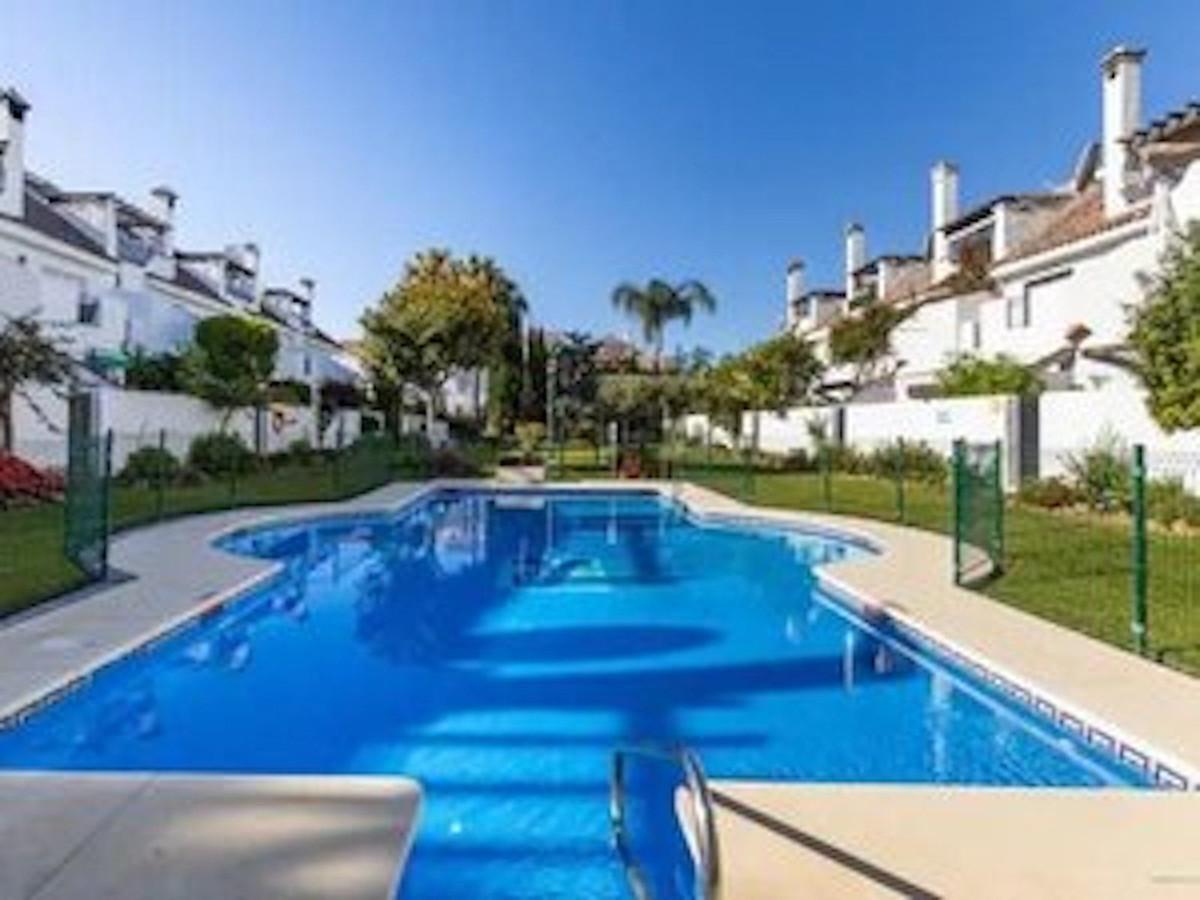 Townhouse Terraced in Nueva Andalucía