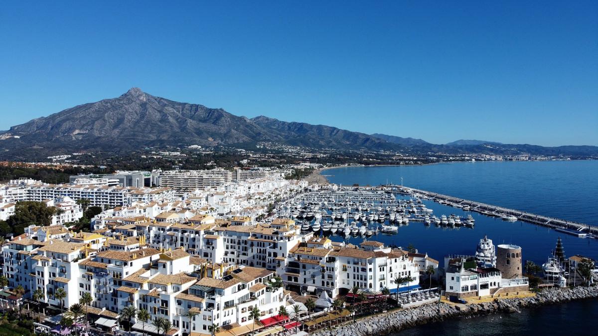 Apartment Middle Floor in Puerto Banús