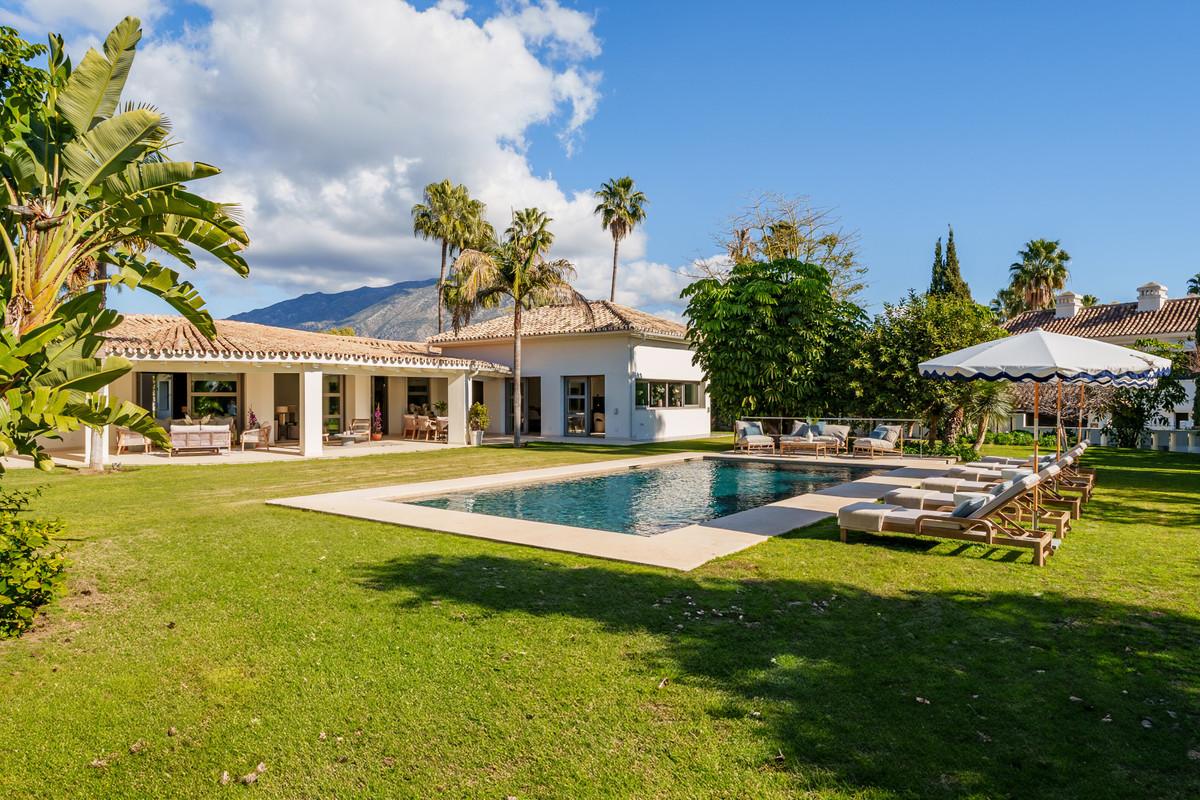 Villa Detached in Nueva Andalucía