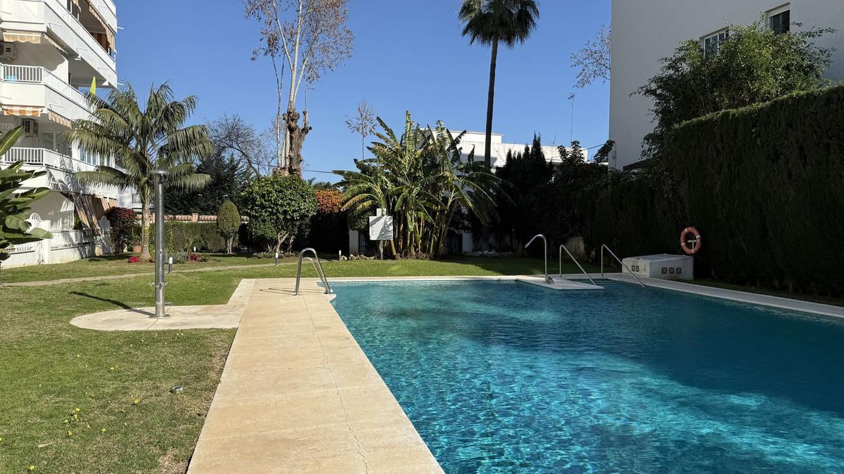 Apartment Middle Floor in Puerto Banús