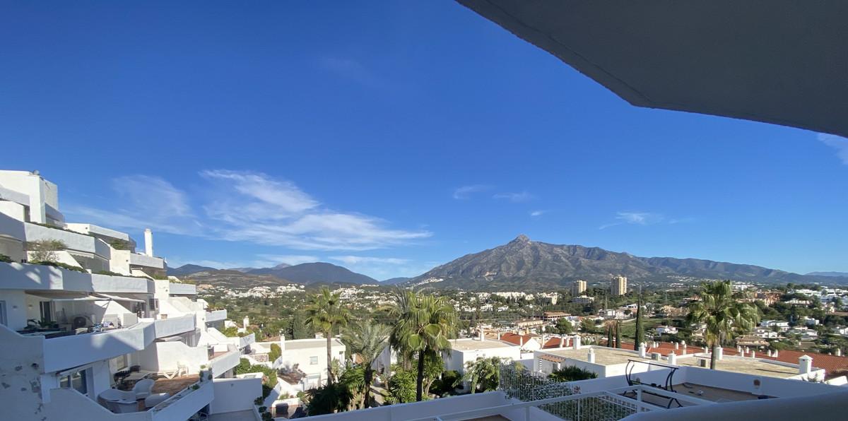 Apartment Middle Floor in Nueva Andalucía