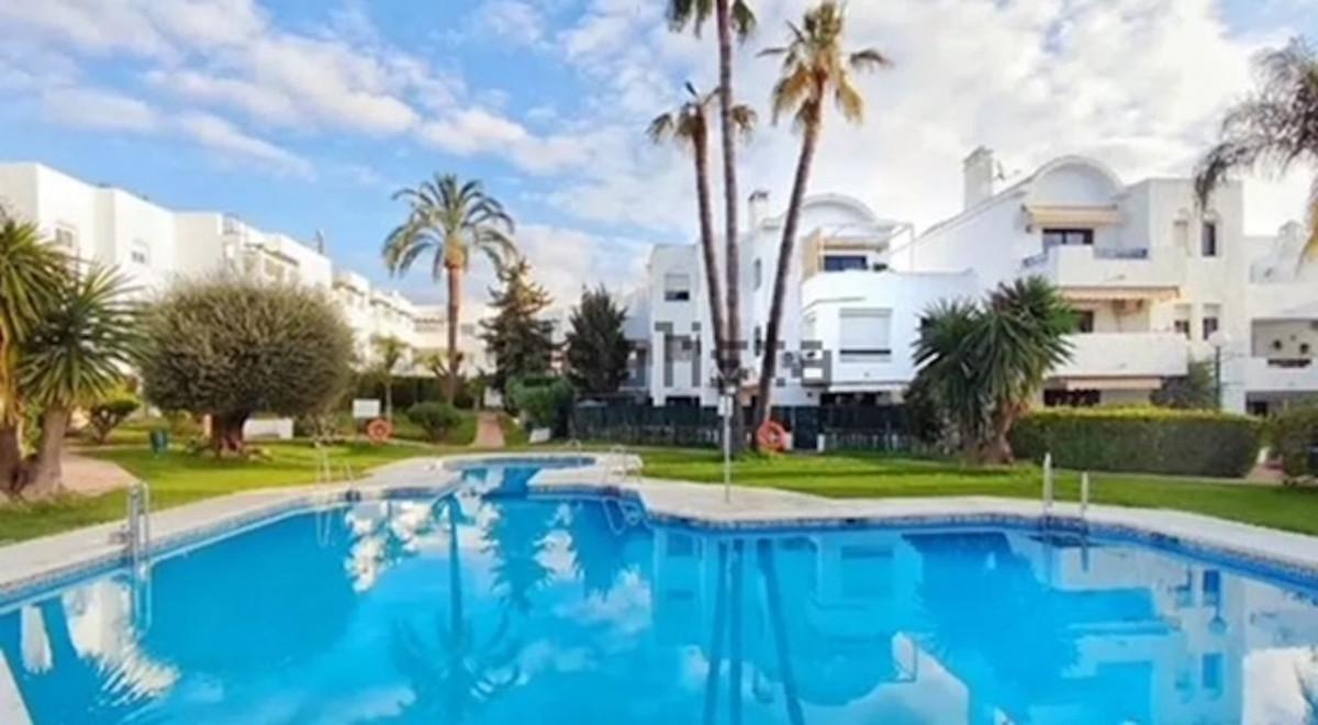 Apartment Middle Floor in Estepona