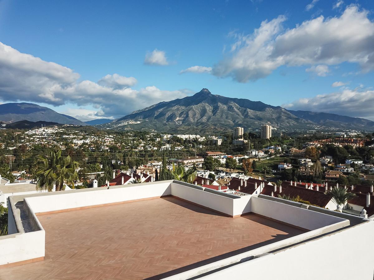 Apartment Middle Floor in Nueva Andalucía