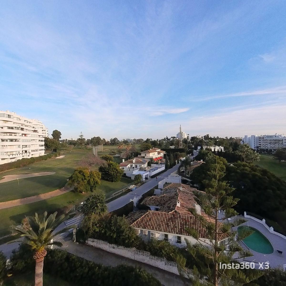 Apartment Penthouse in Guadalmina Alta