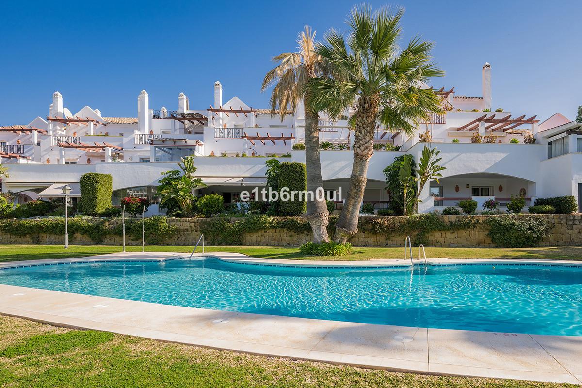 Apartment Middle Floor in Nueva Andalucía