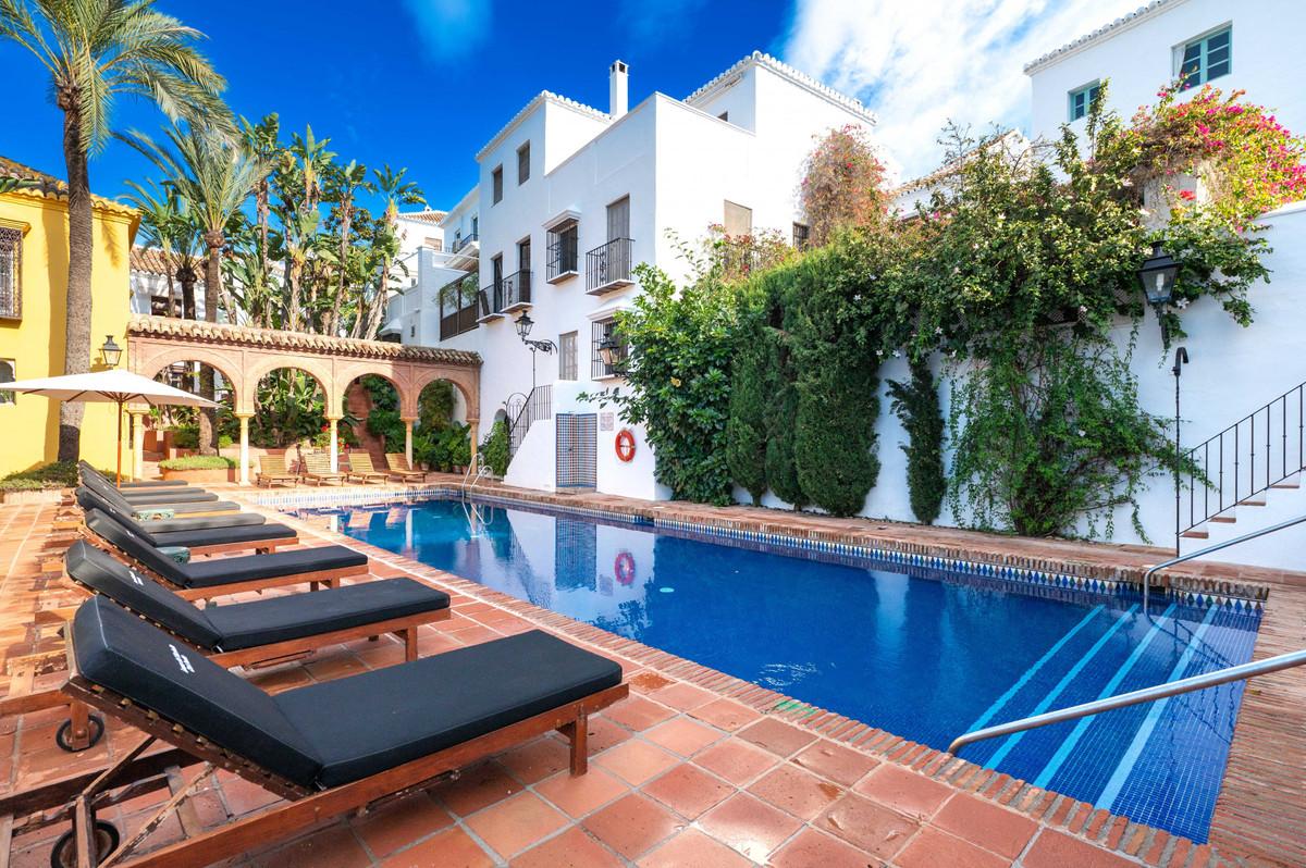 Townhouse Terraced in The Golden Mile