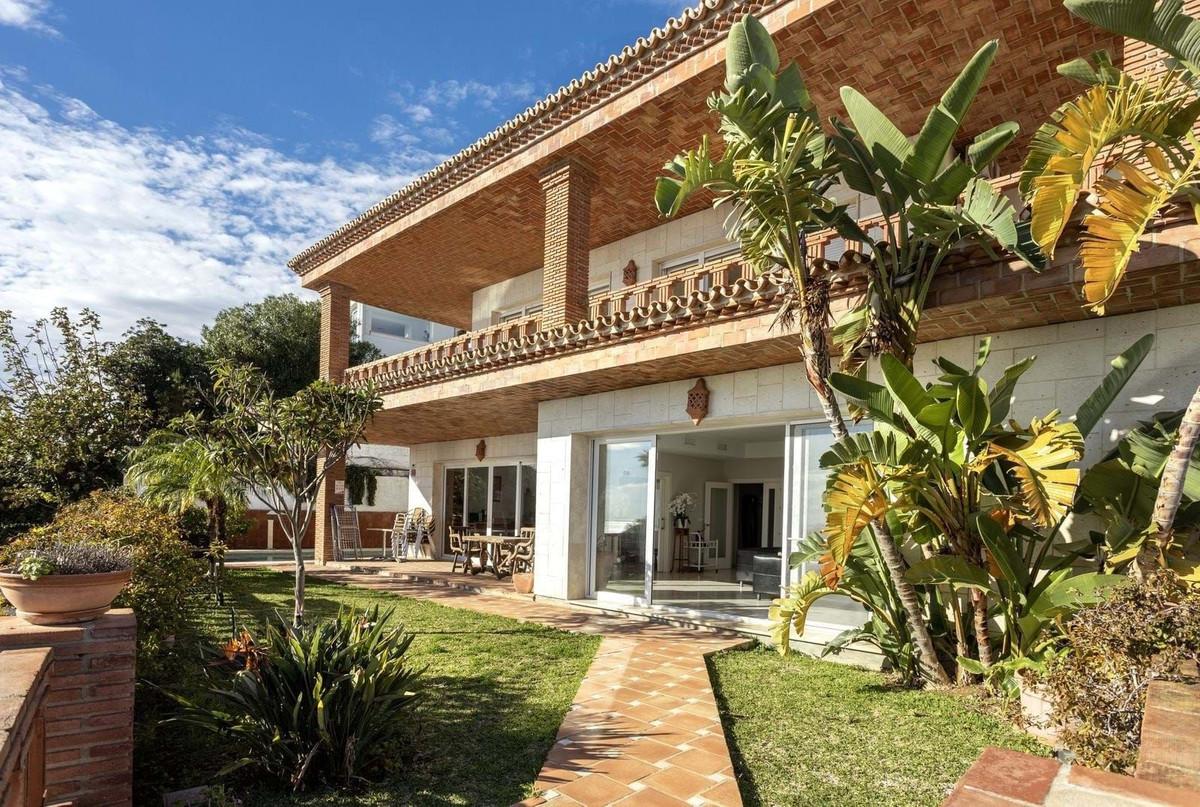 Villa Detached in Riviera del Sol