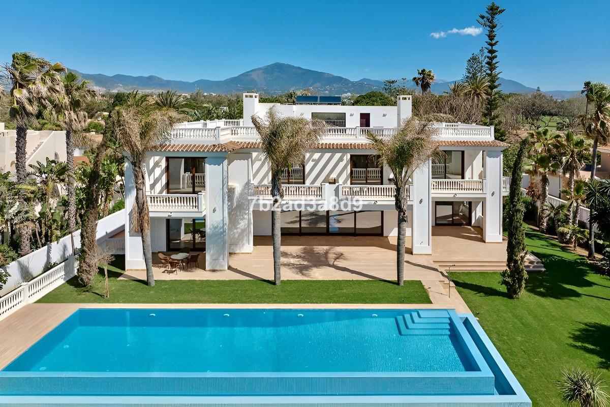 Villa Detached in Guadalmina Baja